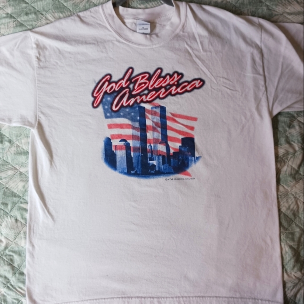 Vintage 2001 World Trade Center NYC Twin Towers 9/11 God Bless America New York